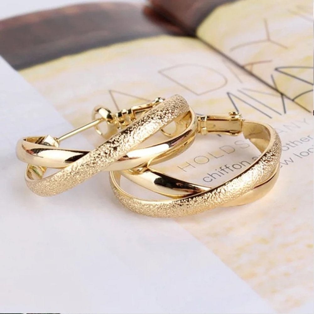 Stunning Twisted 18k. Gold Over Sterling Silver 30mm / 1.2" Round Hoop Earrings - Picture 4 of 6